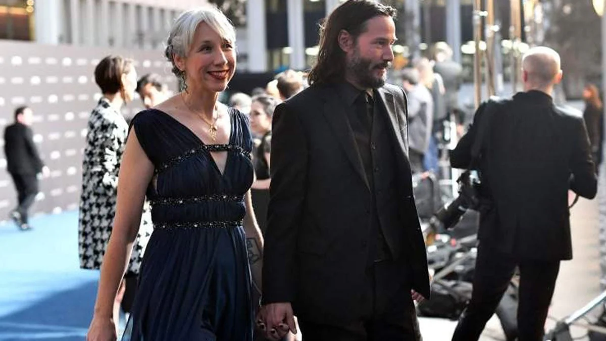 Keanu Reeves zeigt sich das erste Mal seit 20 Jahren mit seiner neuen Freundin in der Öffentlichkeit
