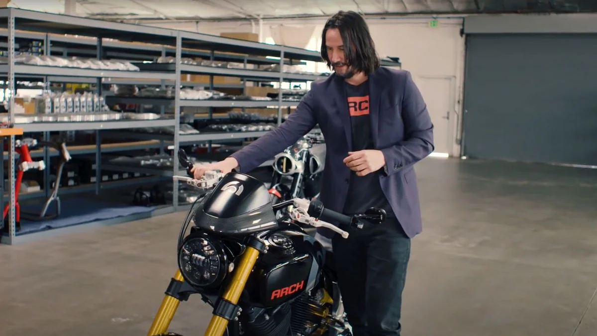 Keanu Reeves: Hollywood-Star stellt seine Motorrad-Sammlung vor
