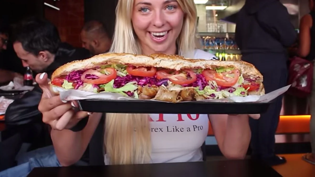 Food-Challenge: Frau verschlingt 3 Kilo Riesen-Döner