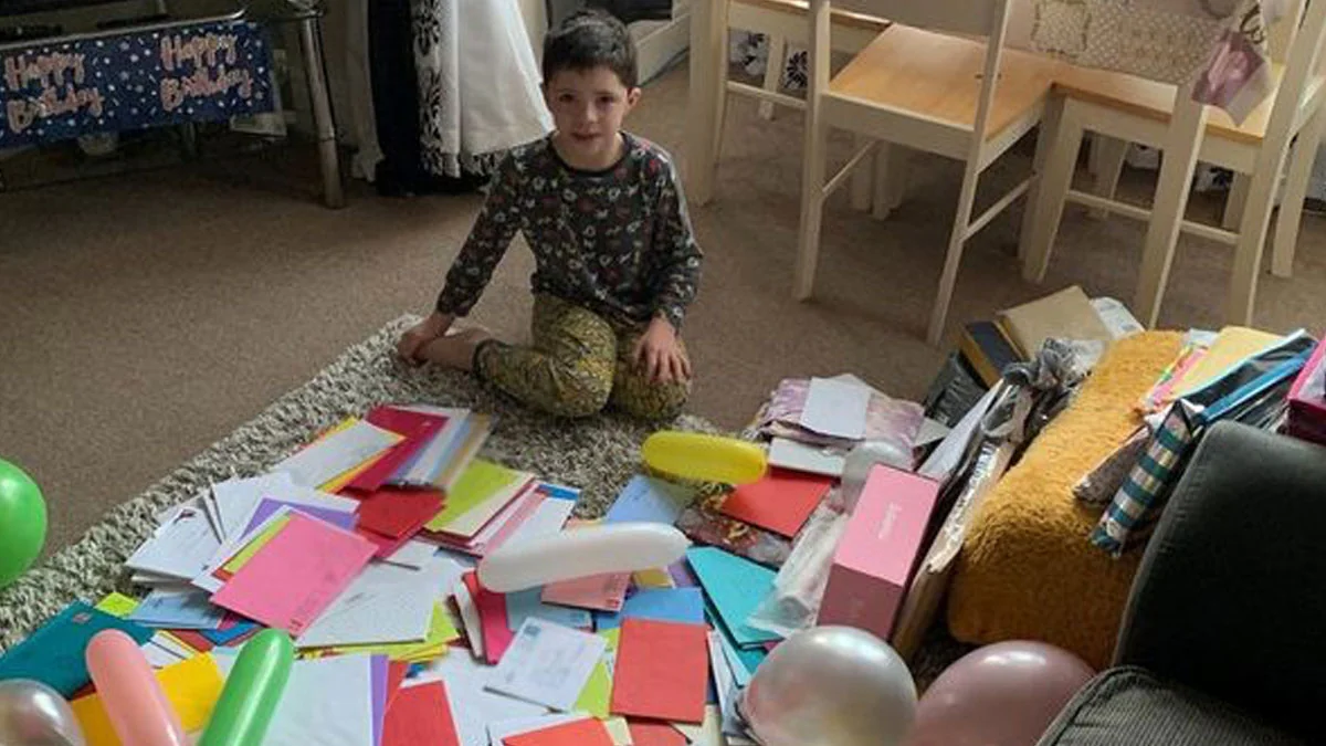 Dylan James: Autistischer, tauber Junge bekommt 700 Geburtstagskarten aus aller Welt