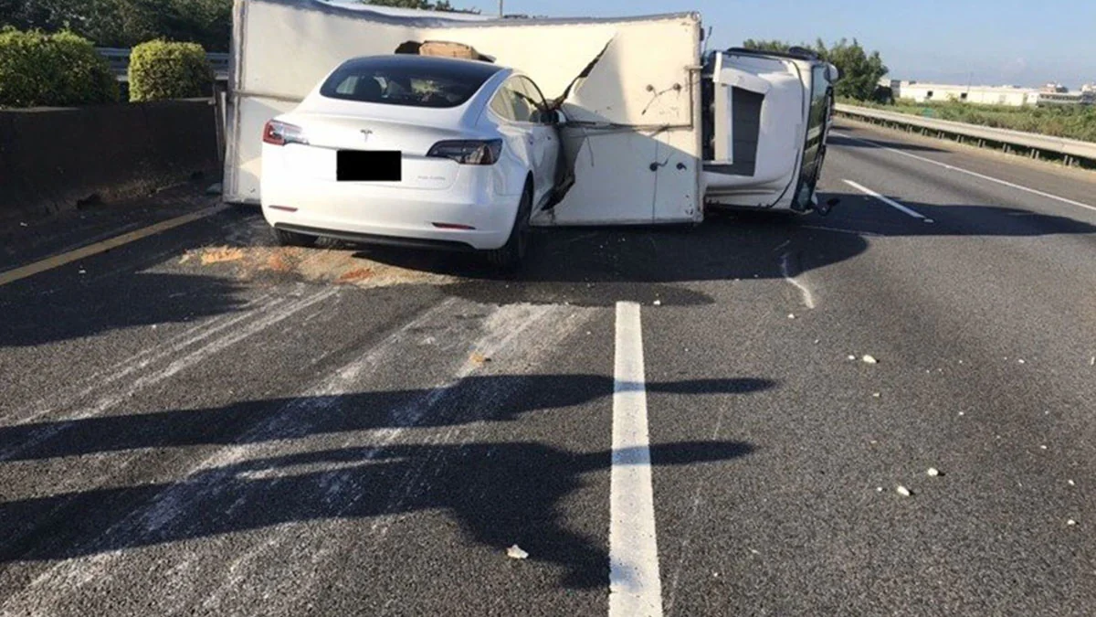 Tesla Model 3: Unfall mit aktiviertem Autopiloten in Taiwan
