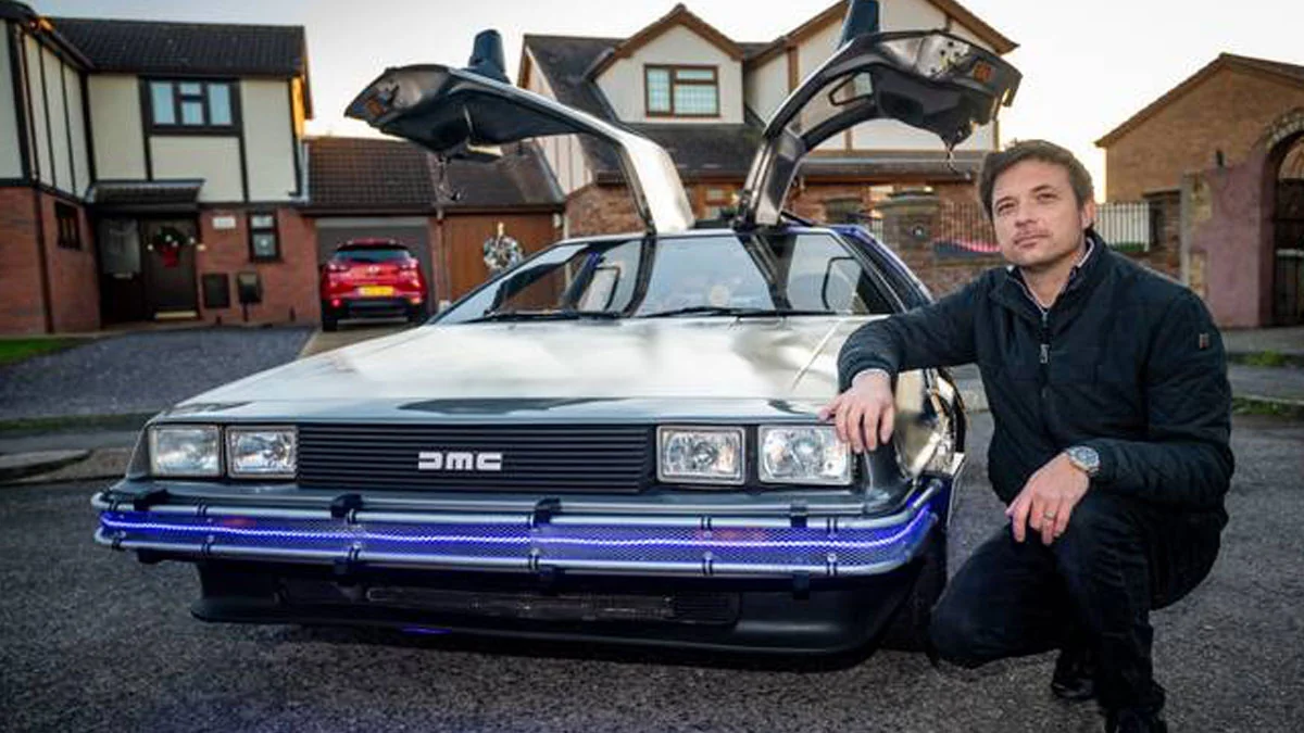 DMC DeLorean: Mann baut das Auto aus