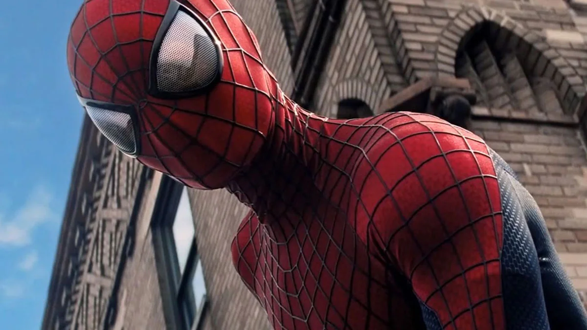 Drei Jungen lassen ich von tödlicher Spinne beißen, damit sie Superkräfte wie „Spider-Man“ erhalten