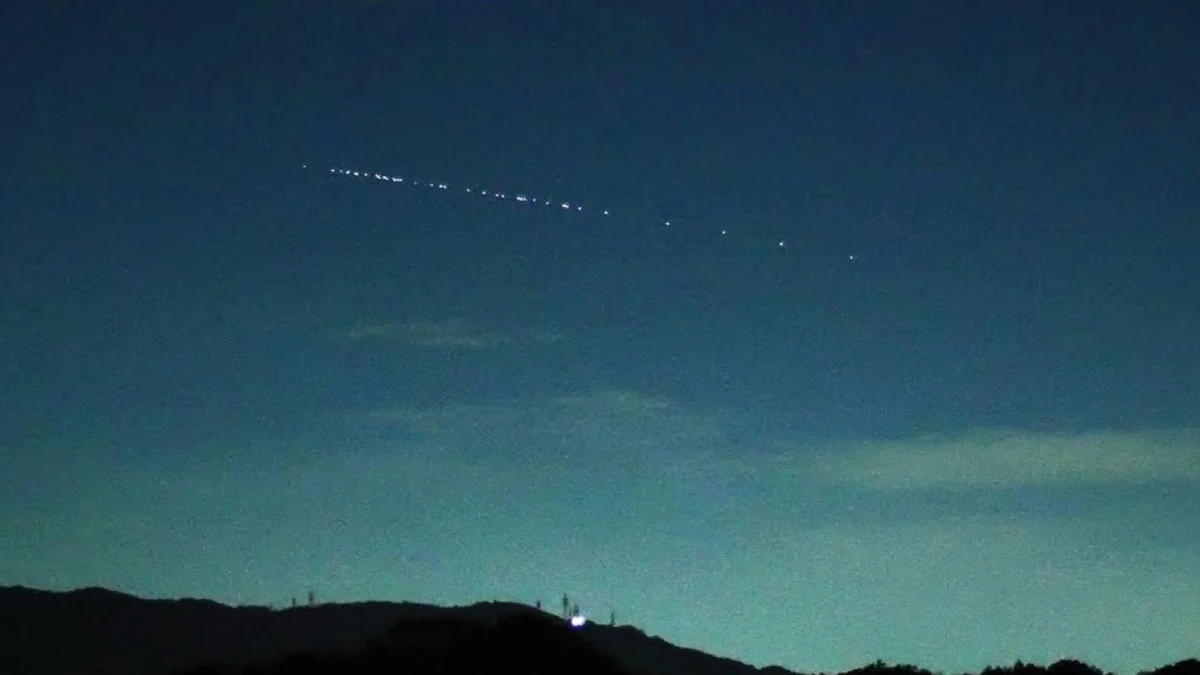 Starlink: Mysteriöse Flugobjekte am Nachthimmel über Deutschland