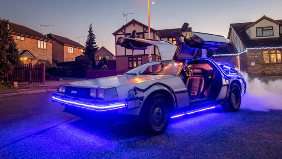 DMC DeLorean: Mann baut das Auto aus