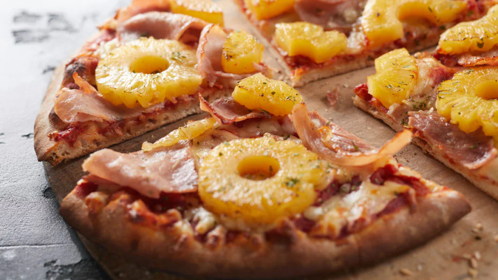 Rassismus-Vorwürfe: Aktivisten fordern die Umbenennung der Pizza Hawaii