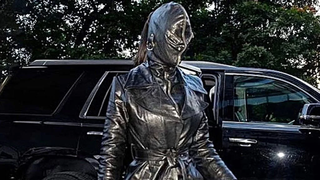 Kim Kardashian zeigt skurrilsten Fetisch-Look des Jahres