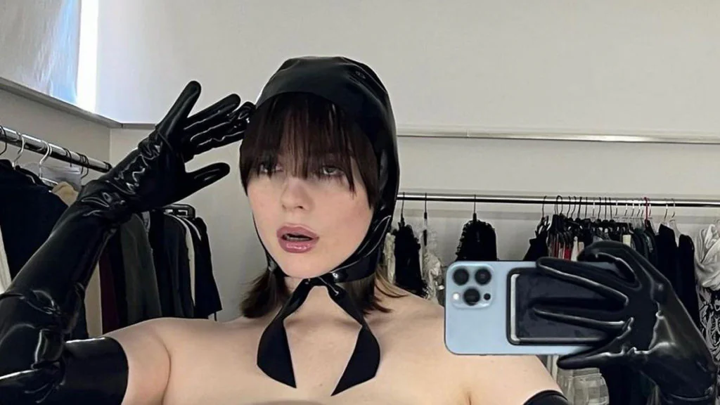 Billie Eilish verdreht Fans im Latex-Look den Kopf