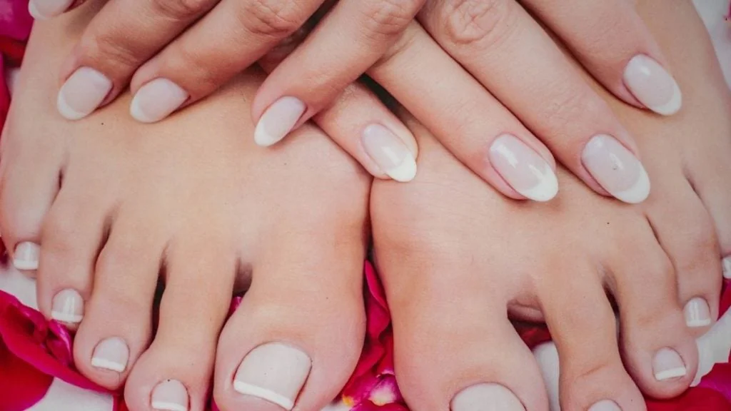 Sex oder Nageldesign? Behörden entdecken verrücktes Geheimnis hinter Männer-Nagelstudio