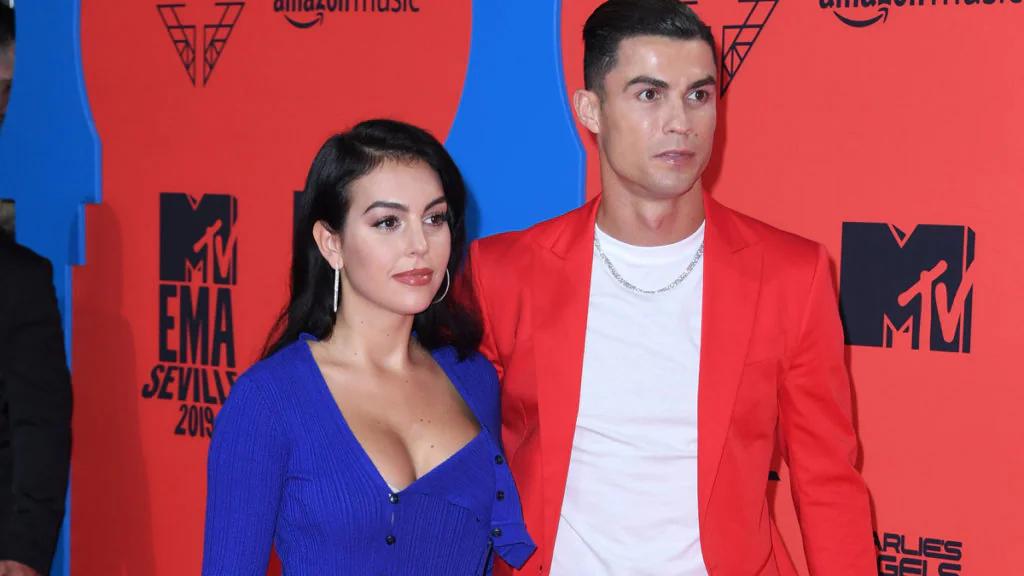 Rührende Aktion: Fußballfans trauern mit Ronaldo um verstorbenen Sohn