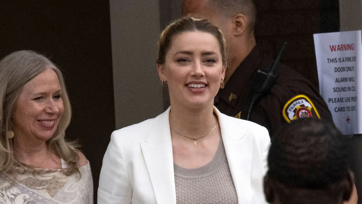 virales-video-schnupft-amber-heard-kokain-vor-gericht