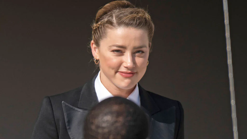 Anwältin enthüllt, warum Johnny Depp Amber Heard nie ansieht