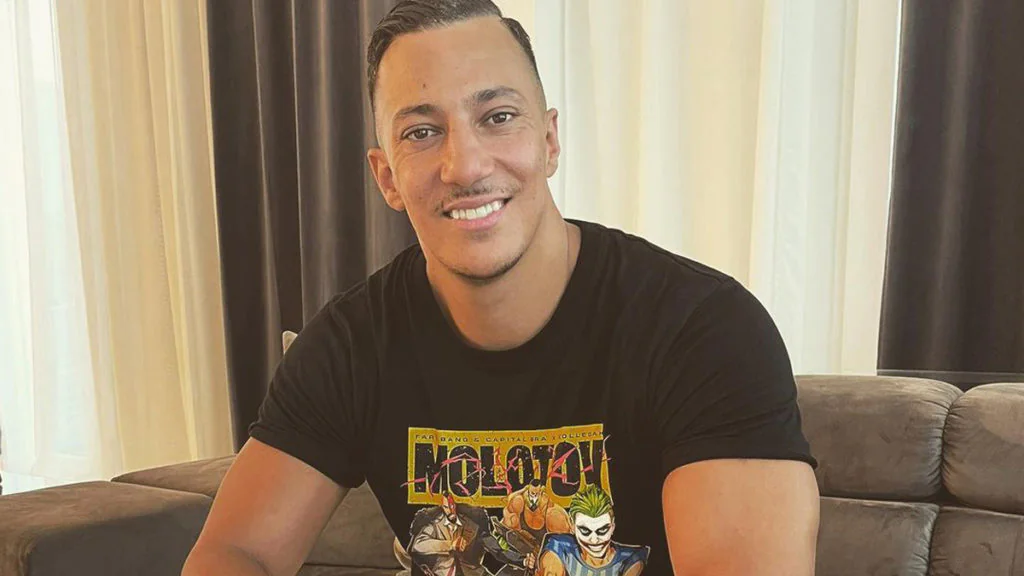Farid Bang demoliert Auto wegen Pamela Reifs Plakat
