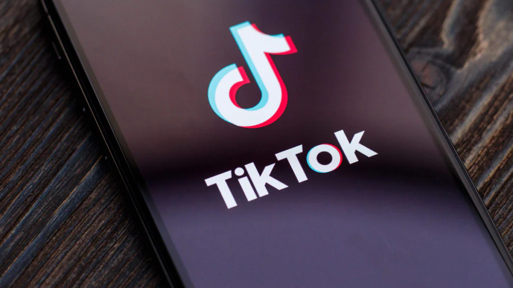 Nach tragischem Tod einer 10-Jährigen: Mutter verklagt TikTok