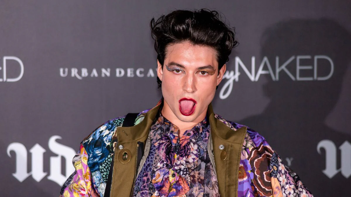 "Fantastische Tierwesen"-Star Ezra Miller beschimpft Tochter von Holocaust-Überlebenden als "Nazi"