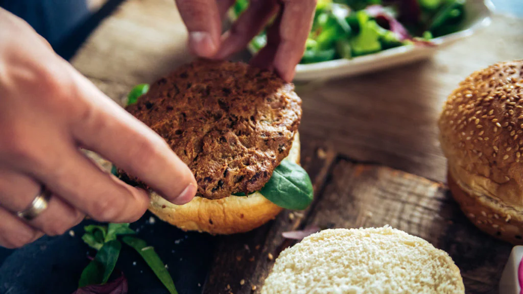 Vegetarischer Burger schmeckt nach Menschenfleisch und wird mit Preis ausgezeichnet
