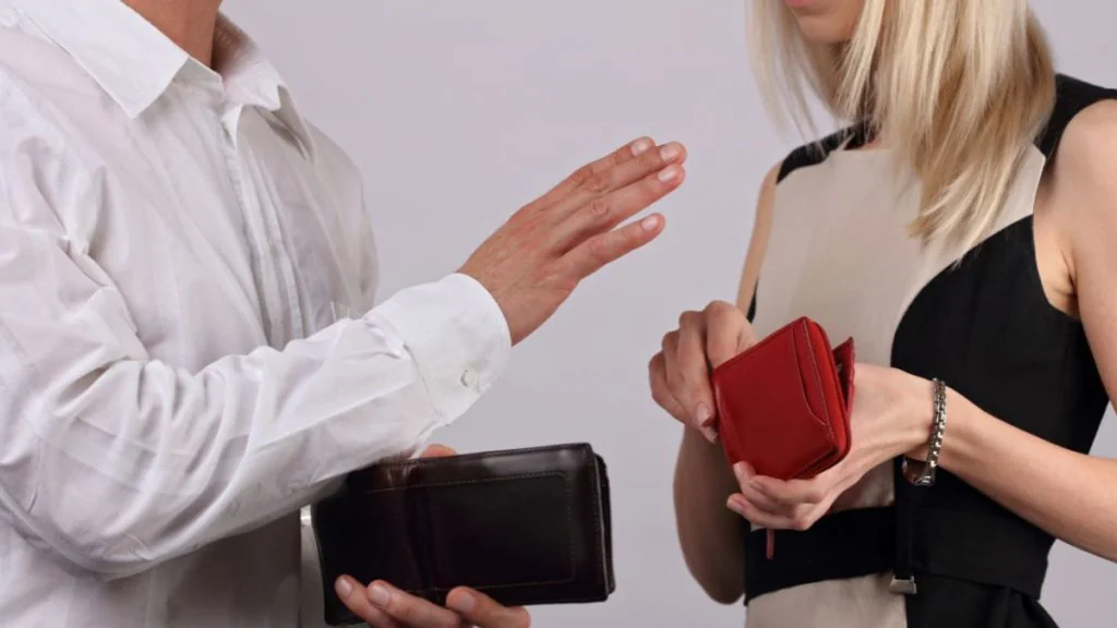 Studie verrät: So wichtig ist Geld beim Dating