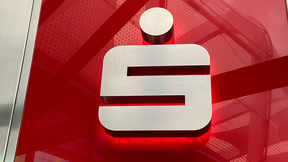 sparkasse-fuehrt-einschraenkung-fuer-alle-kunden-ein