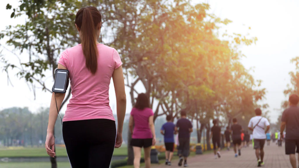 So viele Kalorien verbrennt man beim Power Walking