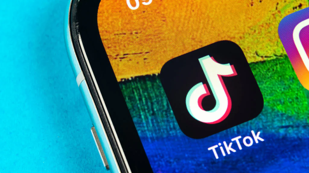 „Die französische Narbe“: TikTok-Challenge wird zur Gefahr für Jugendliche