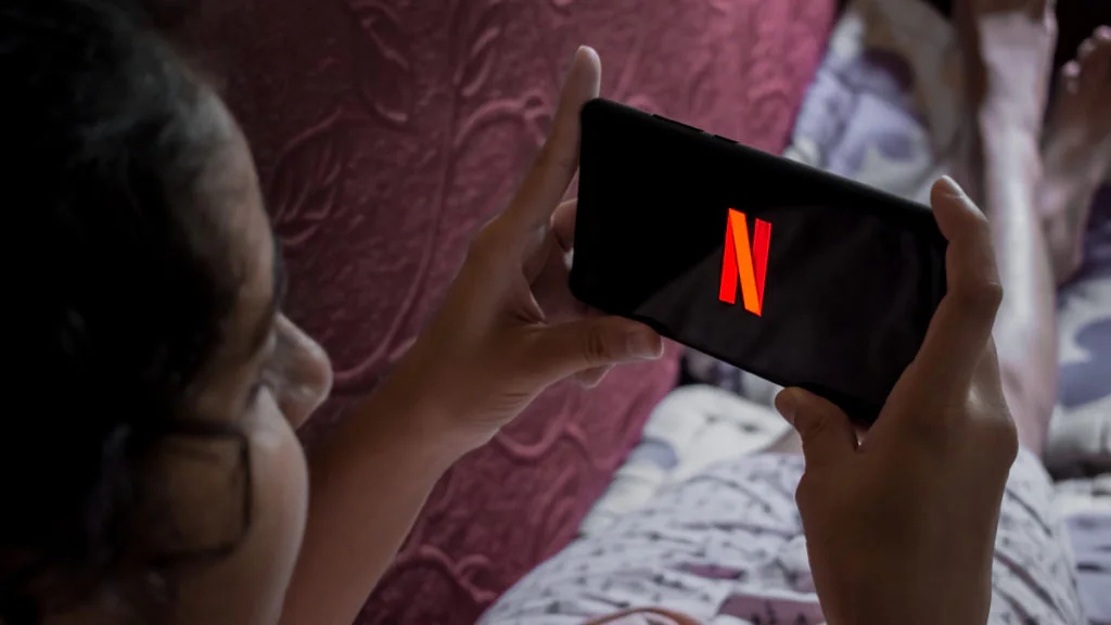 Account-Sharing bei Netflix: Welche Strafen drohen den Usern?