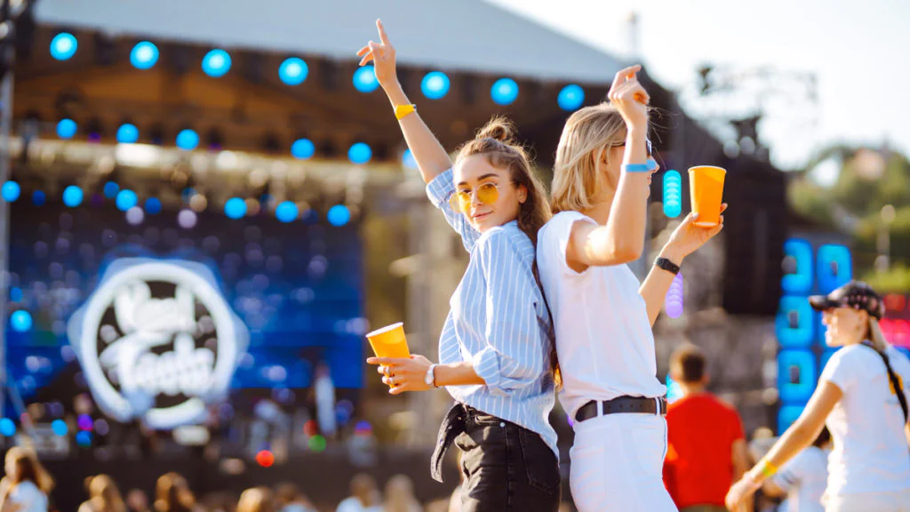 Umfrage enthüllt: So oft kommt es zu Sex auf Festivals