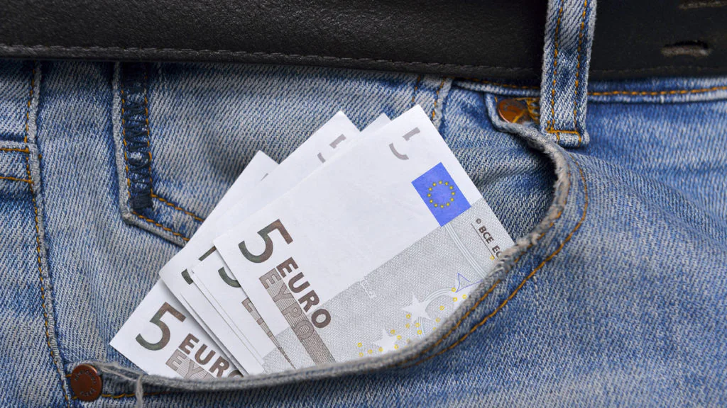 Fünf-Euro-Trick: So kann man 1.000 Euro im Jahr sparen