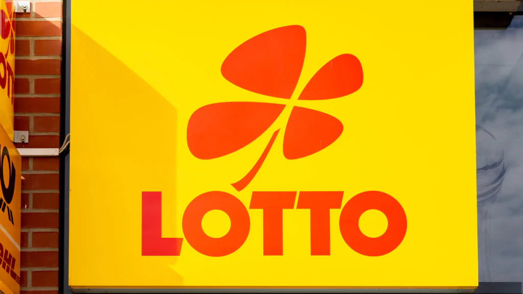 Nachdem er sein System änderte: Mann knackt Jackpot und gewinnt 117 Millionen Euro