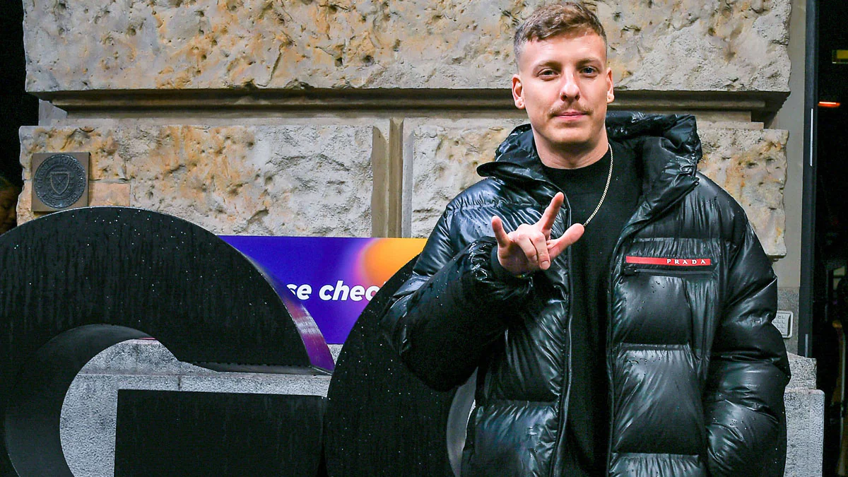 Felix Lobrecht Vermögen: So reich ist der Stand up Comedian