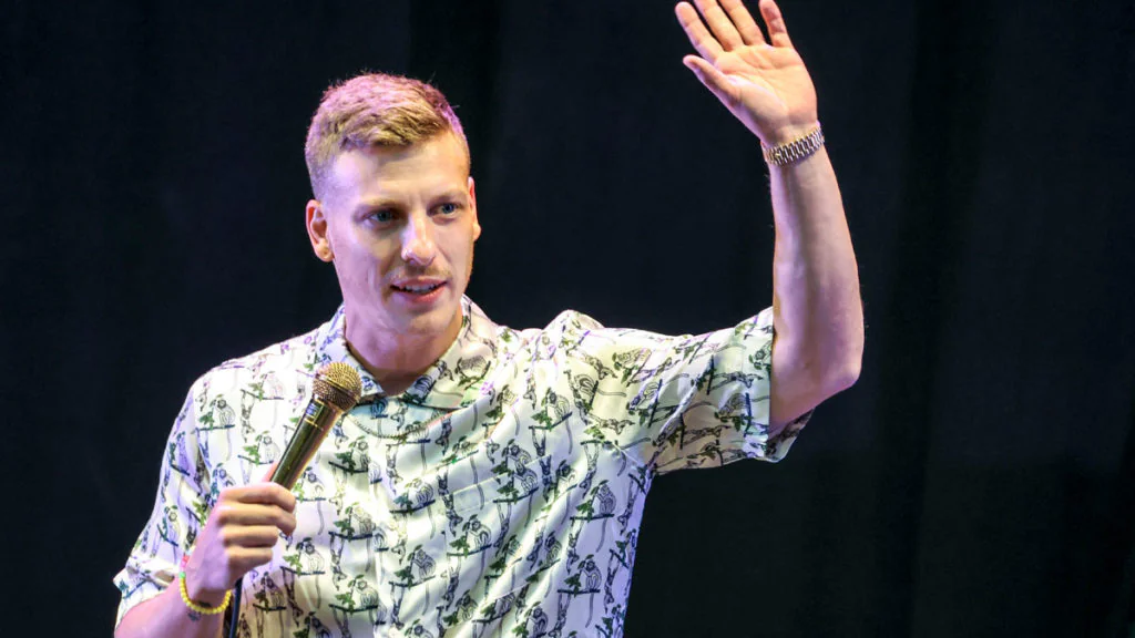 Felix Lobrecht Vermögen: So reich ist der Stand up Comedian
