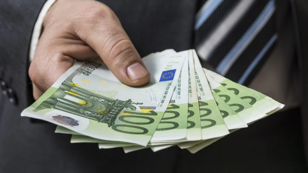 Netto-Gehalt ändert sich 2024: Millionen Bürger bekommen ab Januar weniger Geld