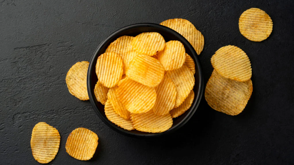 Hohe Schadstoffbelastung: Öko-Test nimmt Chips unter die Lupe