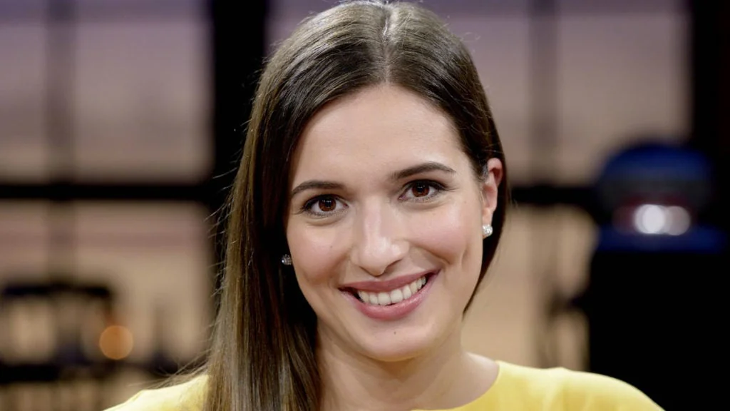 Sally Özcan Vermögen: So viel Geld verdient die YouTuberin