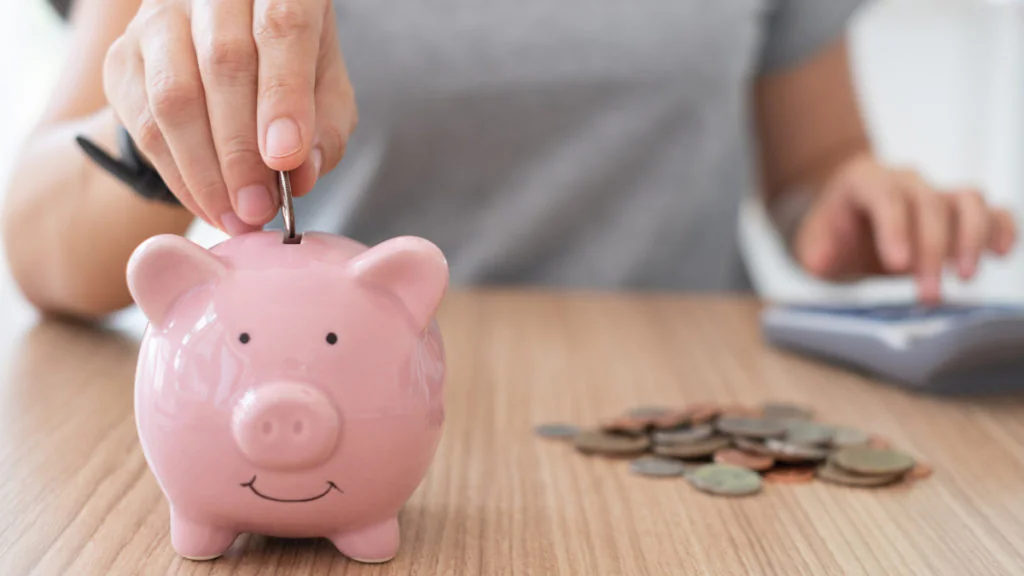Bis zu 7.000 Euro sparen: Mit diesen Tricks klappt es in einem Jahr