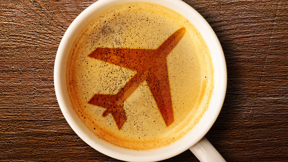 im-flugzeug-niemals-kaffee-bestellen