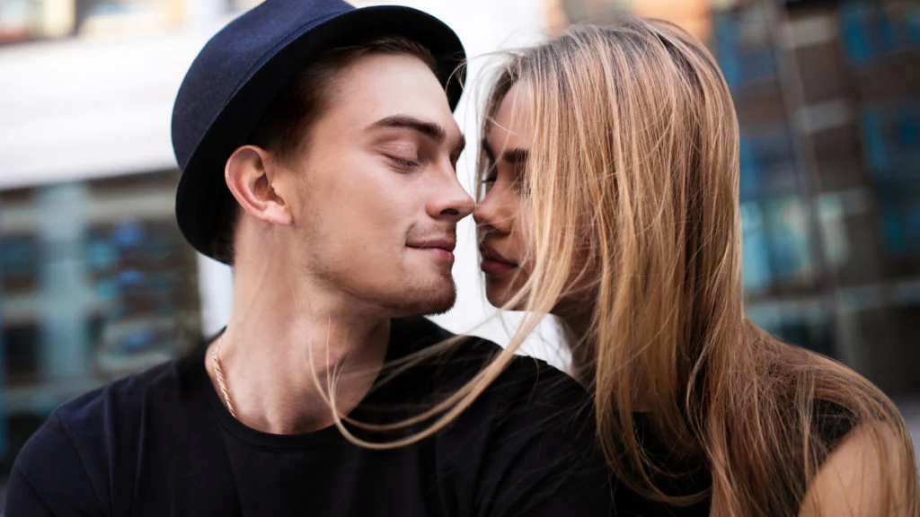Dating: Triangle Method lässt dich beim Flirten