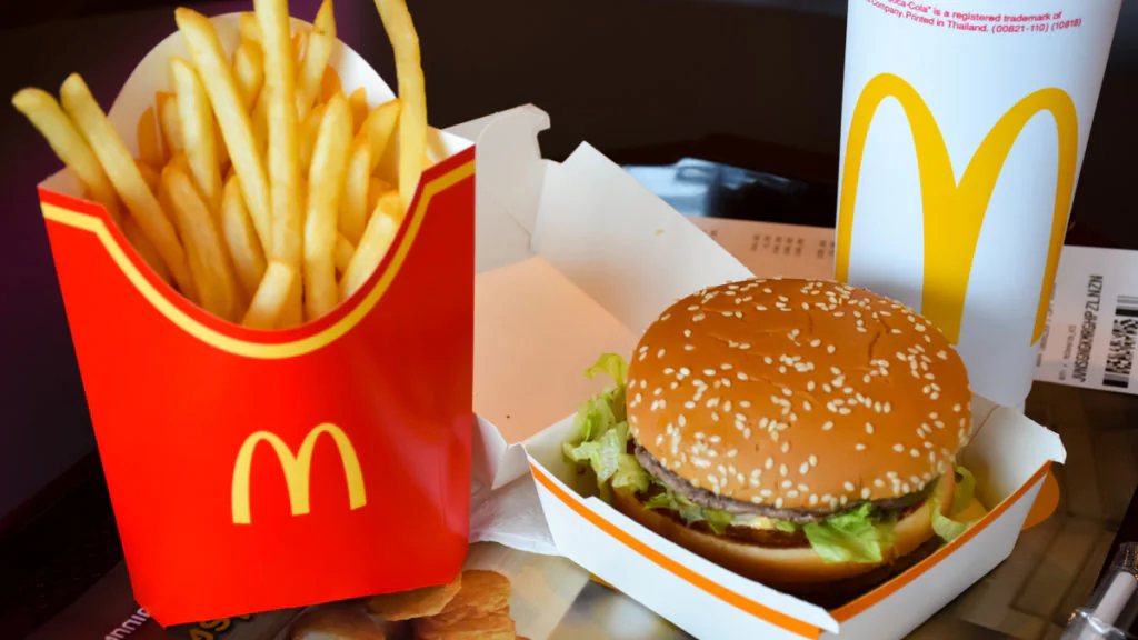 McDonald’s: Mitarbeiterin verrät praktischen Trick bei Pommes-Bestellung