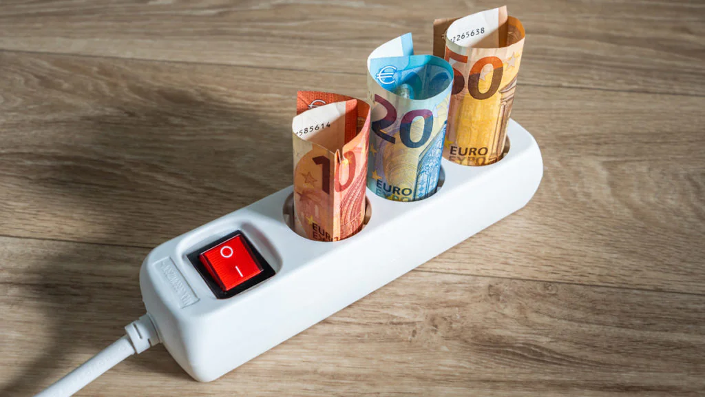Strompreise steigen für Millionen Haushalte: So sollte man jetzt reagieren