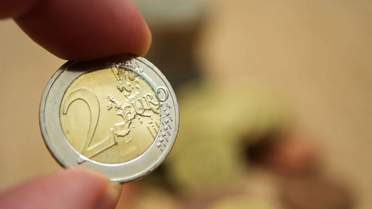 Nicht ausgeben: Seltene 2-Euro-Münze ist viel wert – daran erkennt man sie