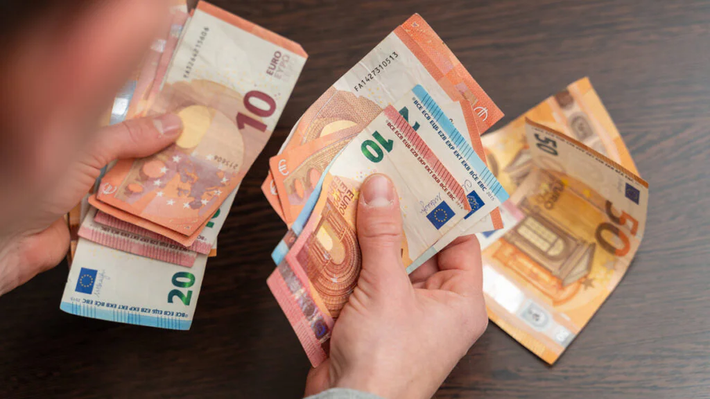 „Cash Catches“: Influencer verstecken Geld auf der Straße