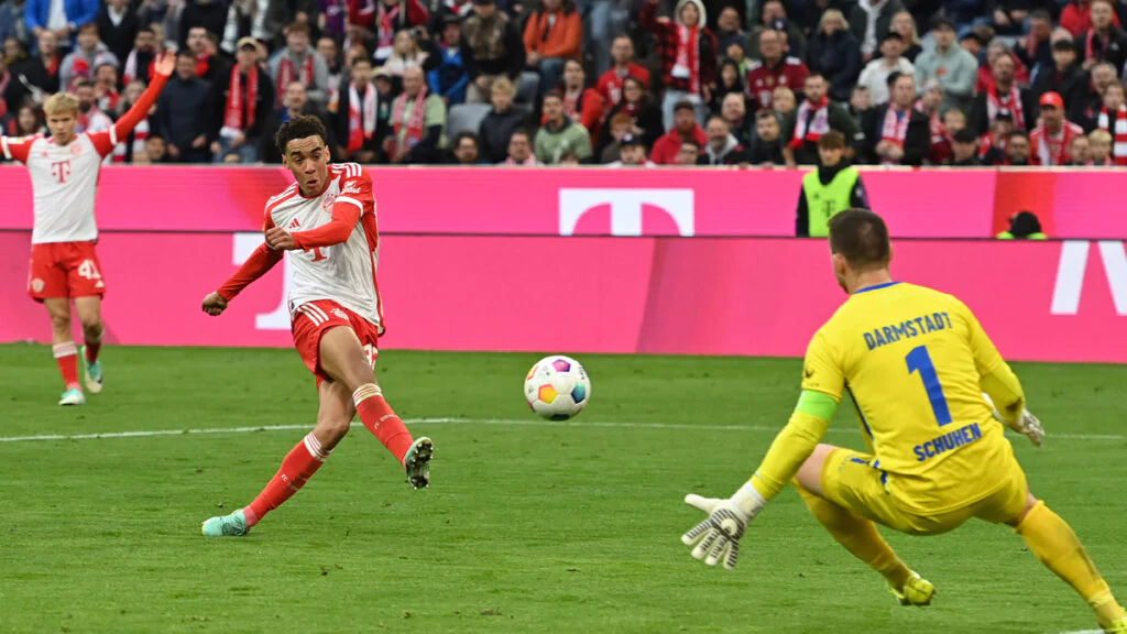 Jamal Musiala Gehalt: So viel Geld verdient der Fußballstar
