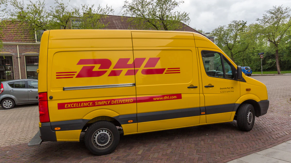 DHL-Mitarbeiter spricht Klartext: Deshalb rennt er nach dem Klingeln weg
