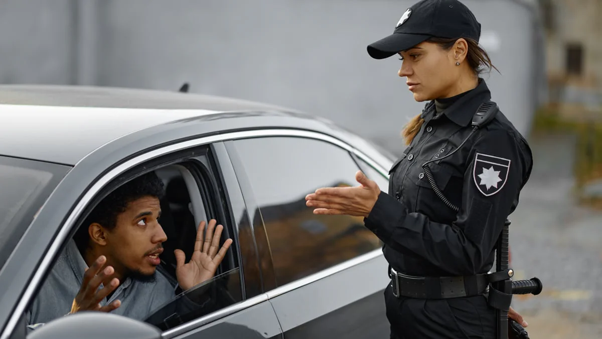 Verkehrskontrolle: Frage der Polizei sollte man nie mit „Ja“ beantworten