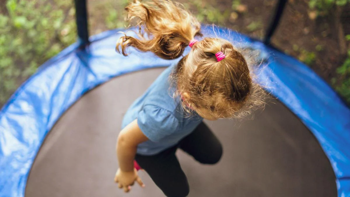Chirurgen und Ärzte warnen vor dem Trampolinspringen