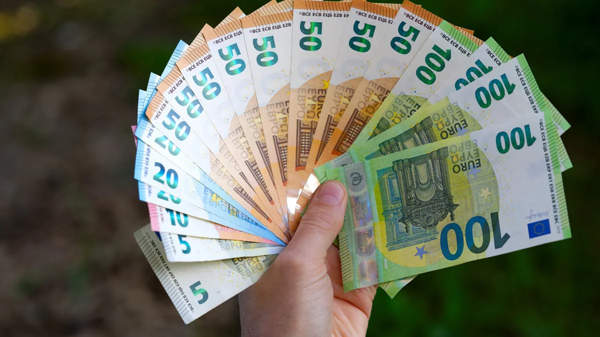 viel-geld-gespart-bestimmte-summe-teuer