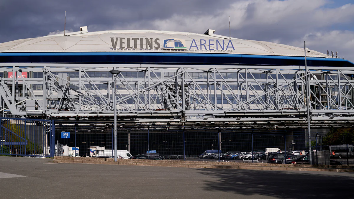 Schalke-Fans sollen Stadion kaufen: Kann dieser Deal den Fußball-Verein retten?