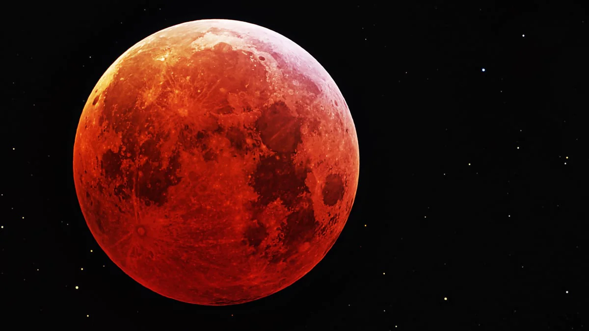 Himmelsspektakel 2025: Blutmond, Sonnenfinsternis und Polarlichter angekündigt