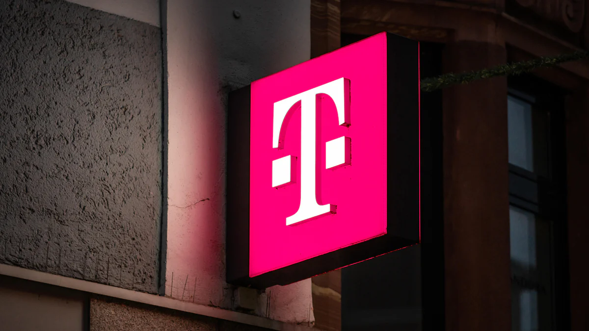 Tausende Telekom-Kunden betroffen: Verbraucherzentrale warnt vor „Sprachnachricht“