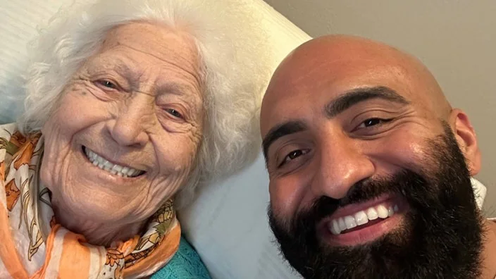 Oma Lotti ist tot: Internet-Star stirbt im Alter von 93 Jahren