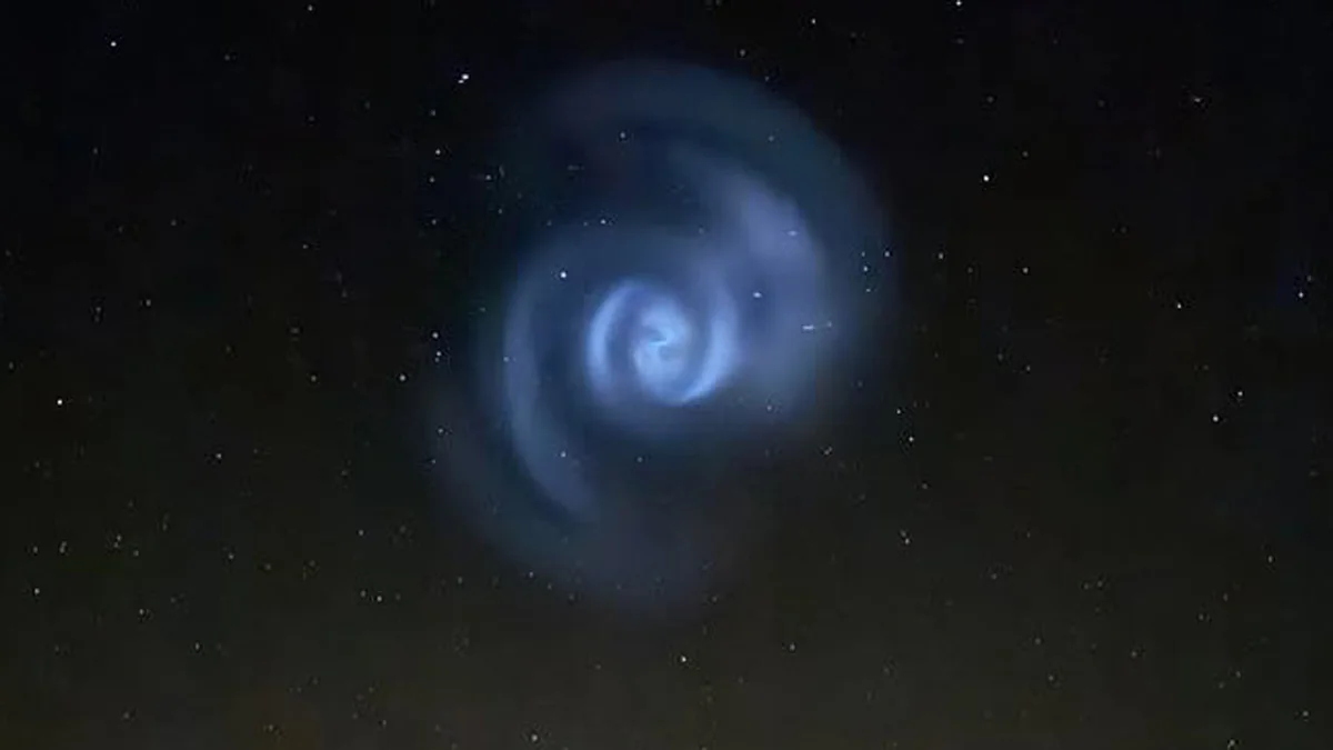 Mysteriöses Spektakel: Leuchtende Spirale taucht plötzlich am Nachthimmel auf